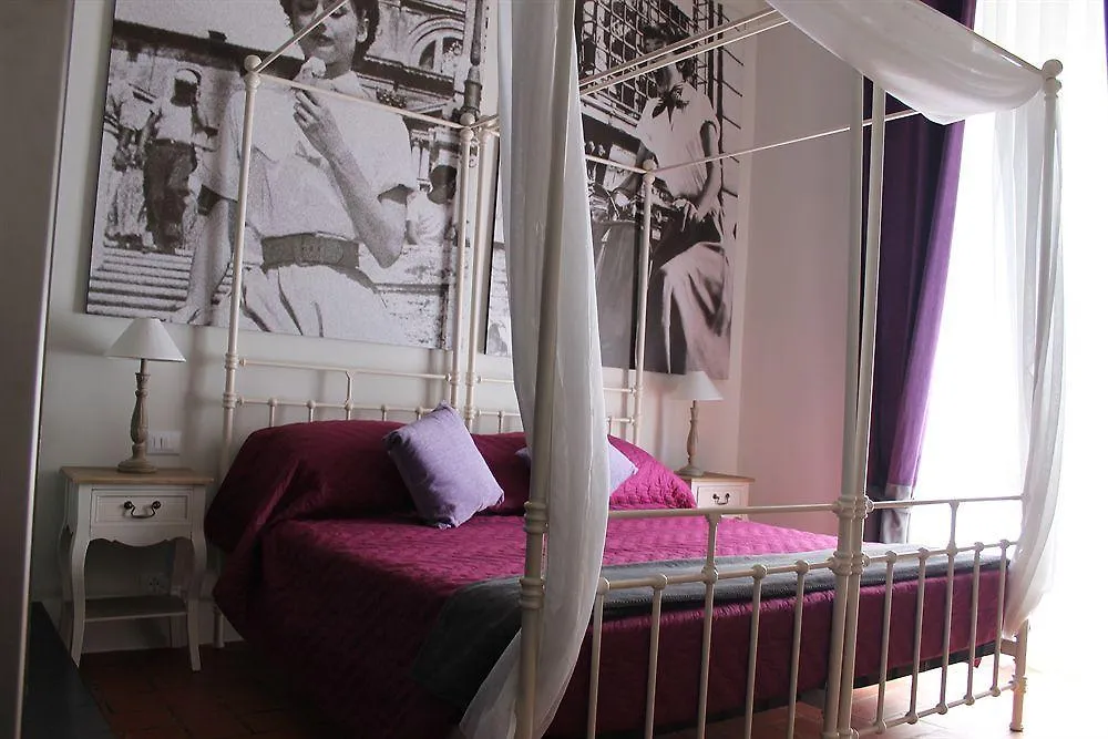 5 Rooms Apartment For 7 People Near Coloseum Rome 2*,