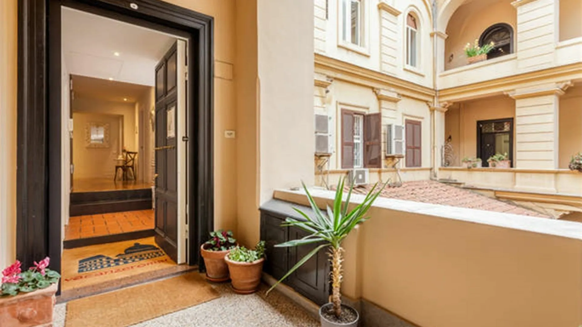 5 Rooms Apartment For 7 People Near Coloseum ローマ イタリア